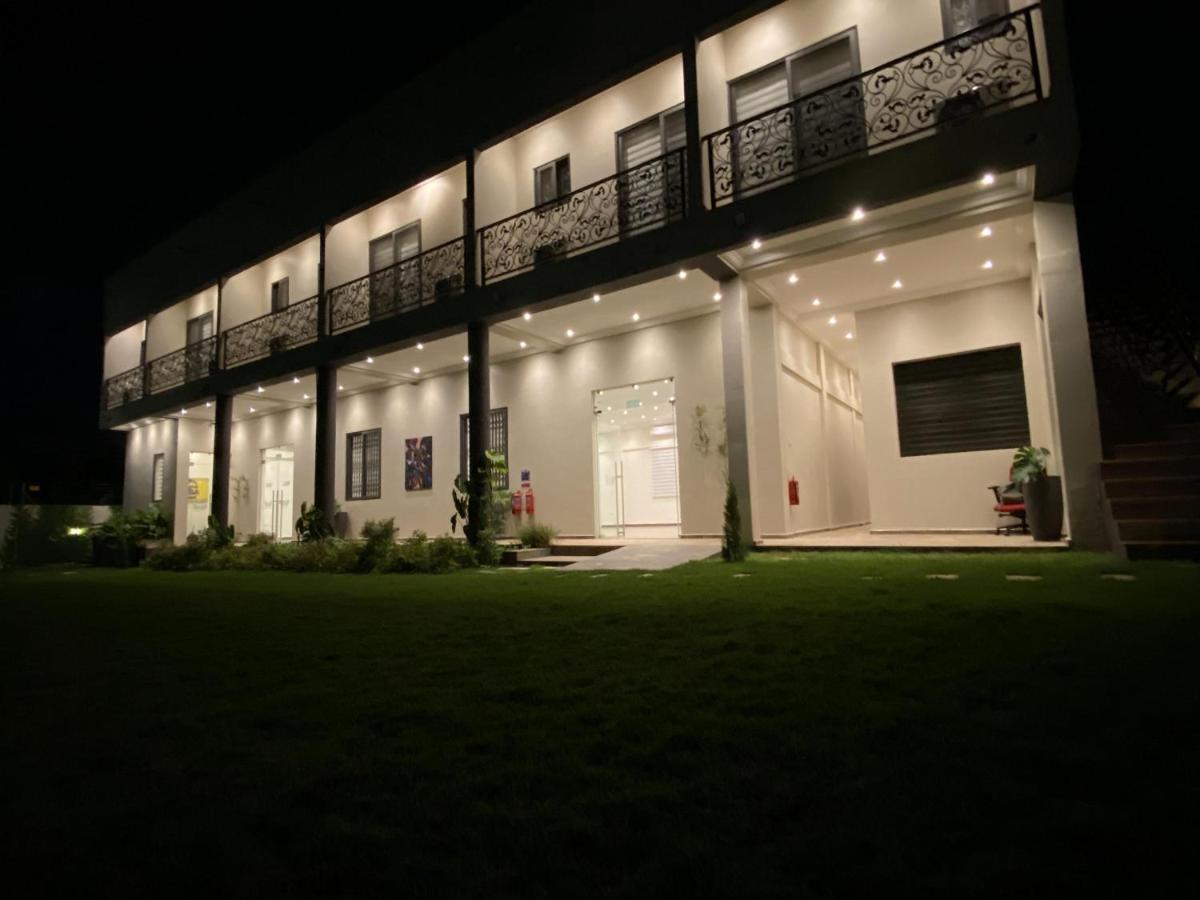 Eagle Vault Hotel Kwabenya Екстериор снимка
